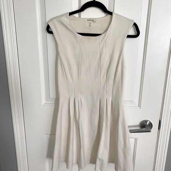 White sleeveless dress fit with flare - Picture 3 of 6